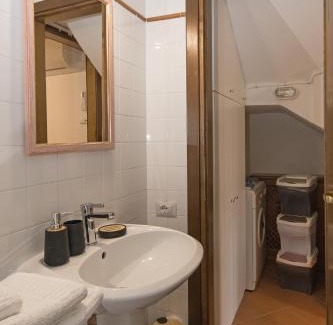 Attigliano Apartment | Pet-Friendly SAILA Monolocale VENERE with 9.4 Rating