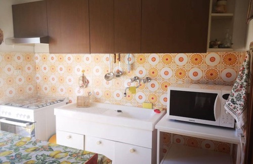 Rostio Apartment | Cozy Sailboat House with Garden and Pet-Friendly Amenities