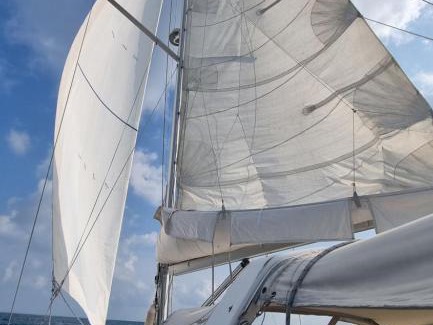 Bandar Puchong Jaya Boat Rental | Enjoy a Sailboat Overnight with Ocean Views and Pool Access