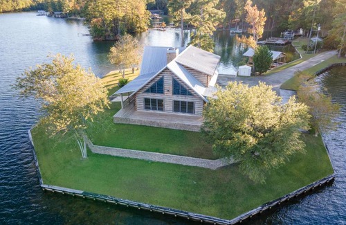 Pleasure Point House | Discover Sailboat Point: Family-Friendly Waterfront Escape