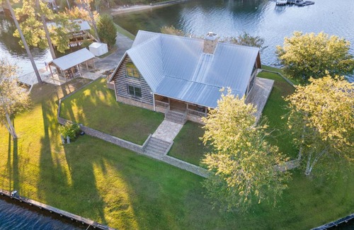 Pleasure Point House | Discover Sailboat Point: Family-Friendly Waterfront Escape