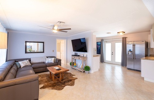 Hunt Club House | Discover Sailfish Paradise: Oceanfront Stay Near PGA
