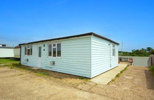 Ringstead House | Cozy Sailing Club Bungalow with Family and Pet Amenities