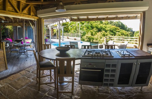 Le Gosier Villa | Experience Tranquility at Sailing Gray Villa with Ocean Views