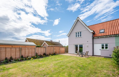 Wangford House | Cozy Sailor's Rest: Family-Friendly Two Bedroom Getaway