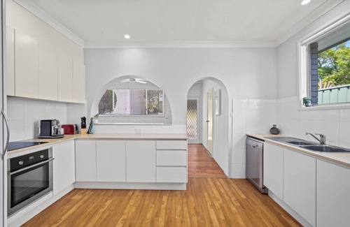 Point Frederick House | Discover Sailors Cove: Pet Friendly & Family-Friendly Stay