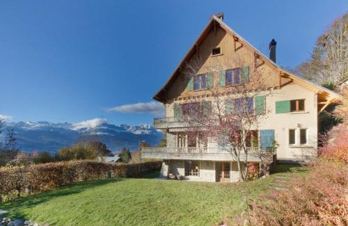 Saint-Gervais-les-Bains Ski Chalet | Discover Saint Éloi: Panoramic Views & Child-Friendly Stay