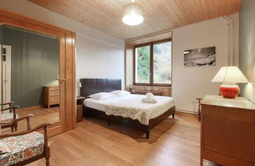 Saint-Gervais-les-Bains Ski Chalet | Discover Saint Éloi: Panoramic Views & Child-Friendly Stay