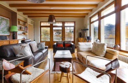 Saint-Gervais-les-Bains Ski Chalet | Discover Saint Éloi: Panoramic Views & Child-Friendly Stay