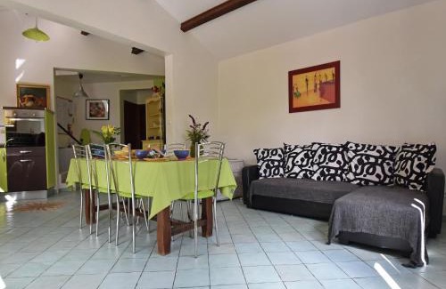 Saint-Bres Villa | Stylish Holiday Home with Pool Near St Br's - 4 Stars