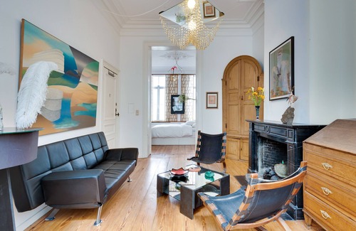 Quartier des Quais - Kaaienwijk Apartment | Artful Retreat at Saint Catherine Residence with Spa & Breakfast