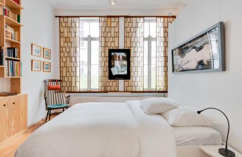 Quartier des Quais - Kaaienwijk Apartment | Explore Saint Catherine Art Residence for Your Next Stay