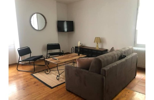 Saint-Cere Apartment | Saint Cere: Ideal T3 with Pool & Pet-Friendly Amenities