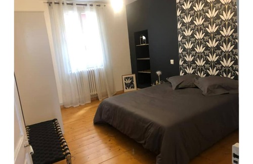 Saint-Cere Apartment | Saint Cere: Ideal T3 with Pool & Pet-Friendly Amenities
