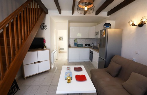 Saint-Cyprien Plage Ski Chalet | Saint Cyprien pretty air-conditioned house with a large terrace