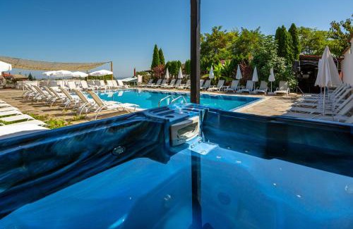 Belashtitsa Hotel | Explore Saint George Mountain Residence with Oceanfront Pool