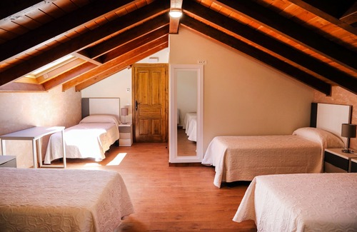 Arborbuena House | Discover the Comfort of Saint James Way with Spa and Dining