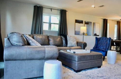 Myra Apartment | Saint Jo Retreat: Pool, Hot Tub & Scenic Winery Views