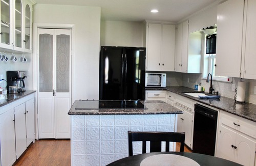 Myra House | Saint Jo Retreat with Pool, Hot Tub, & Scenic Views - Near Winery