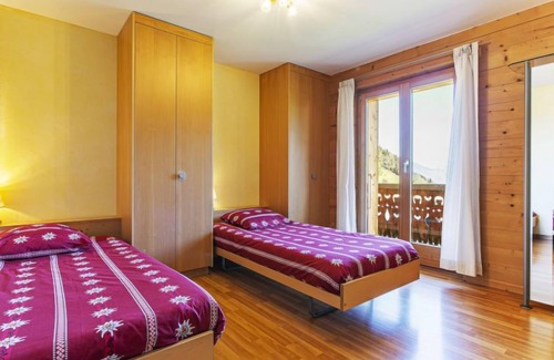 Val d'Illiez House | Unwind at Saint-Joseph: Lake View & Spa, Rated 9.8/10