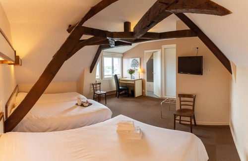 La Suze-sur-Sarthe Hotel | Discover the Comfort of Saint-Louis with Family-Friendly Amenities