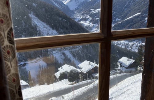 Saint-Luc Ski Chalet | Lakeview Retreat: Top-Rated Chalet Near Funiculaire
