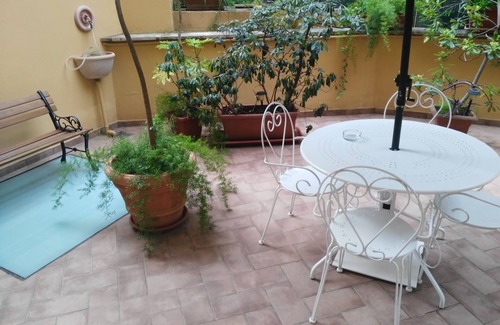 Vatican Apartment | Cozy Vatican Retreat with Kitchen & Spa, Rated 9.6/10