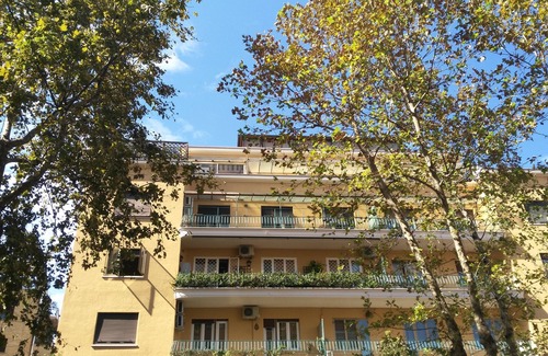 Vatican Apartment | Cozy Vatican Retreat with Kitchen & Spa, Rated 9.6/10