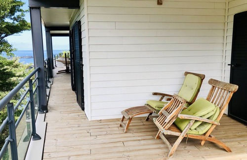 Centre-Ville Apartment | Saint Pierre Centre: Grand Apartment with Scenic Terrace