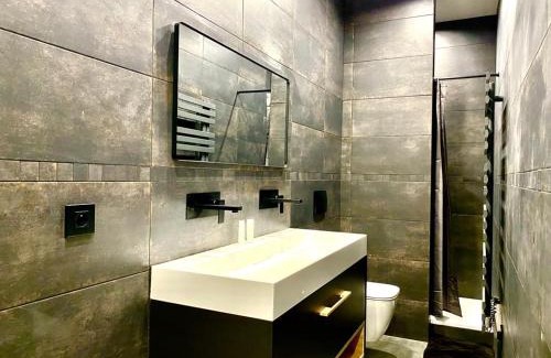 St.-Remy-de-Provence Apartment | Relax at Saint Remy de Provence: Rooftop Hot Tub Retreat