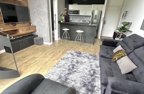 Czerniewicz Apartment | Pet-Friendly Saint Sebastian Flat with Pool & Hot Tub