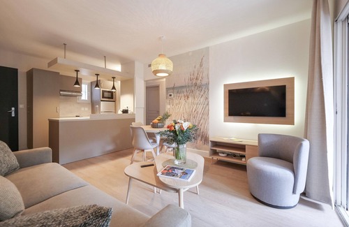 Cote d'Azur- French Riviera Apartment | Relax at Rêves de Provence: Beachside Apartment Retreat