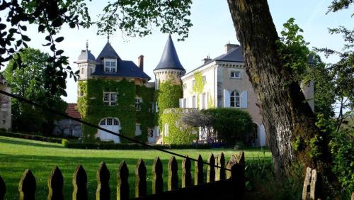 Ingrandes Bed & Breakfast | Oceanfront Saint Victor La Grand' Maison - Guest Rated 9.8