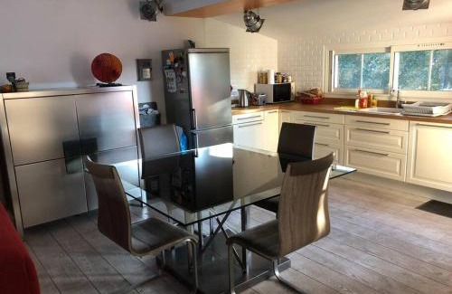 Saint-Vivien-de-Medoc House | Pet-Friendly Retreat in Saint Vivien de Médoc - 10/10 Rated