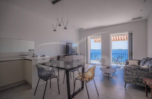 Sainte-Maxime City Centre Apartment | Panoramic Sea View Hotel in Sainte Maxime City Center