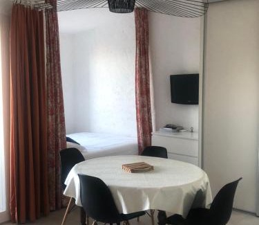 Guerrevieille Apartment | Enchanting Sainte Maxime with Heated Pool & Family-Friendly Fun