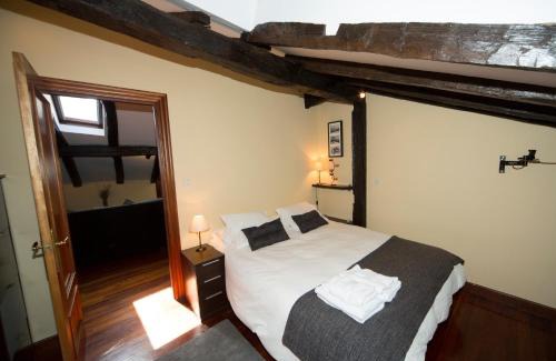 Lekeitio Apartment | Oceanfront Retreat: La Casa Roja de Saioa with Great Reviews