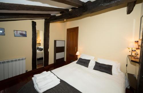 Lekeitio Apartment | Oceanfront Retreat: La Casa Roja de Saioa with Great Reviews