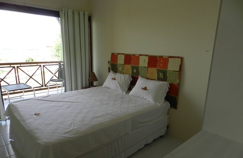 Saire Apartment | Relaxing Flat in Sairé - Perfect for 6, with Pool & Spa