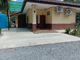 Mai Fat Resort | Budget-Friendly Saithong Resort with Great Guest Reviews