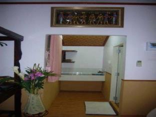 Sai Yok Resort | Tranquil Saiyok River House: Family-Friendly with Pool Access