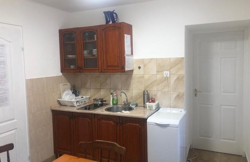 Sajoszoged Apartment | Inviting Sajó Vendégház: Family-Friendly with Hot Tub & Breakfast