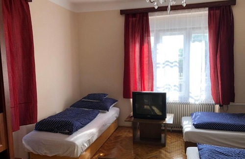 Sajoszoged Apartment | Inviting Sajó Vendégház: Family-Friendly with Hot Tub & Breakfast