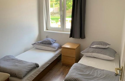 Sajoszoged Apartment | Inviting Sajó Vendégház: Family-Friendly with Hot Tub & Breakfast