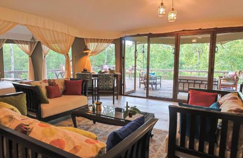 Baihar Hotel | Discover Saja and Sal: The Chief's Tent with Hot Tub