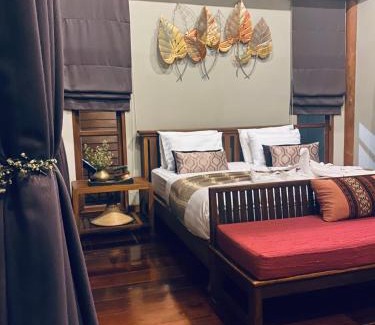 Mae Sot House | Experience SAK-KA-YA: Pet-Friendly Retreat with Breakfast