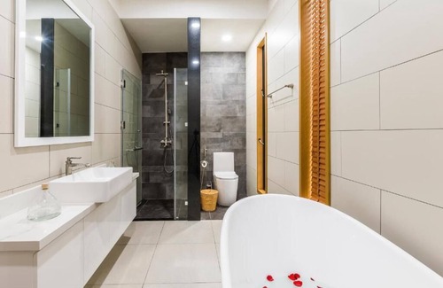 Phuoc Thuan Villa | Discover Saki Vili Ho Tram: Pool, Spa & Breakfast Awaits!
