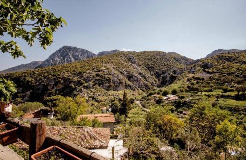 Karaburun House | Pet-Friendly Retreat at Saklı Konak - Rated 9.2/10!