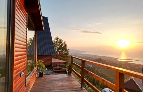 Ardesen Apartment | Escape to Saklıtepe Bungalov: Family and Pet Friendly Stay