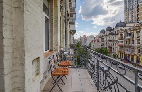 Kyiv Apartment | Discover Saksaganskogo Centre: A 4-Star Guest Favorite